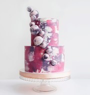 Свадебный торт с розово-фиолетовыми мазками